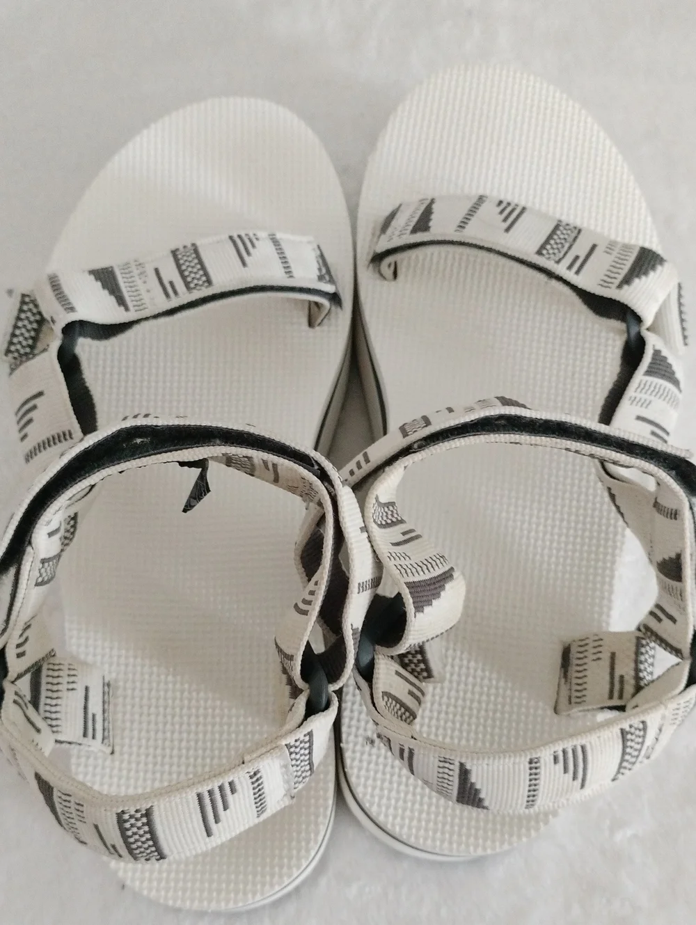 Tava Flatform Universal Platform Sandals Size 8